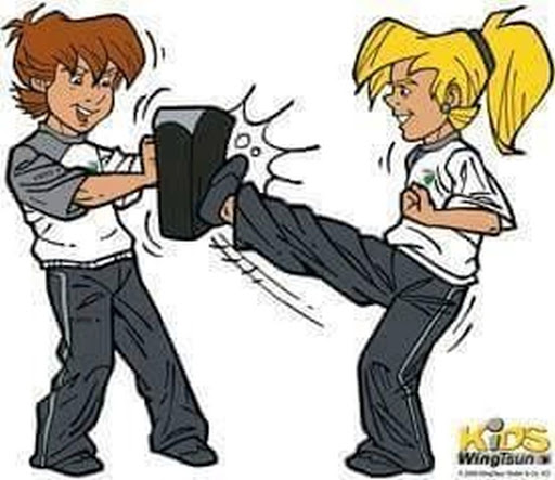 Kids Wing Tsun: Djeca vježbaju udaranje nogom